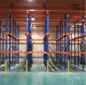 為什么堆垛架的外觀是以藍色和橙色為主的？